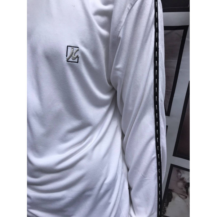 Белый свитер с нашивками XXL