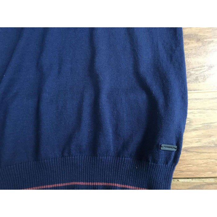 Синий мужской свитер