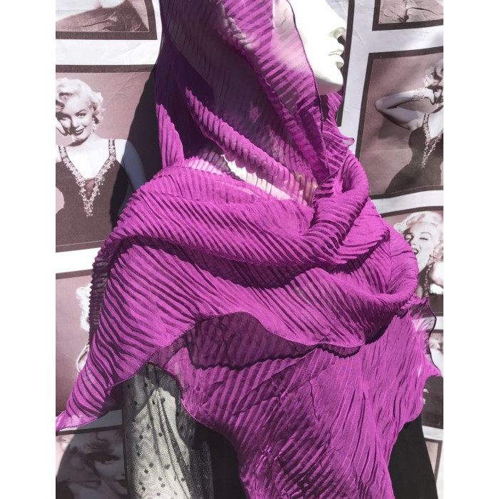 Сиреневый шифоновый шарф с волнами