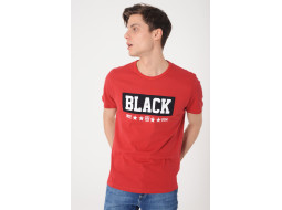 Красная футболка Black
